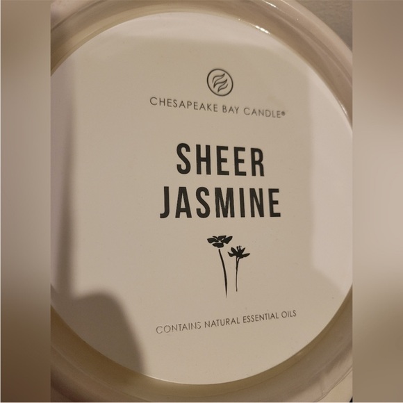 NWOT Chesapeake Bay Candle Sheer Jasmine 3-Wick Ceramic Candle - Picture 2 of 4